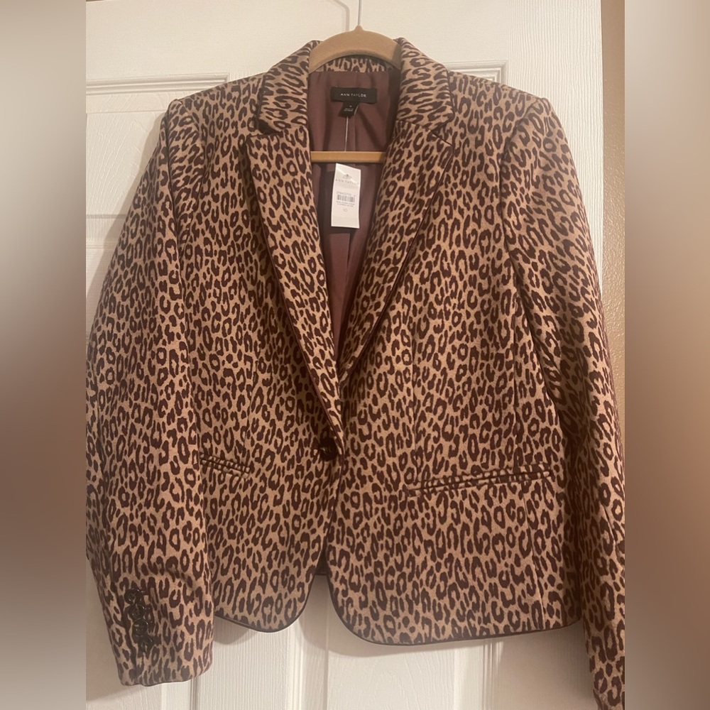 NWT gorgeous versatile leopard print jacket